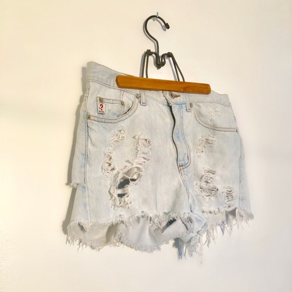Guess Jeans Destressed Shorts - Picture 1 of 3